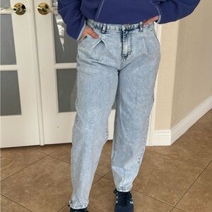 High Rise Bucket / Mom Jeans – Size 4